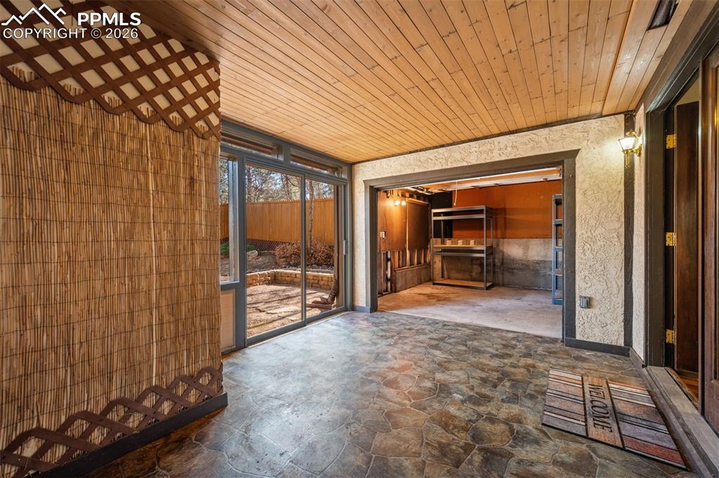 Image 28 of 40: Sun Room