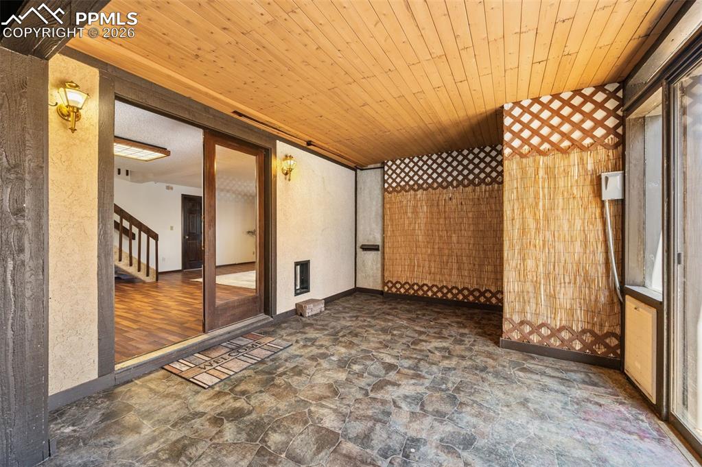 Image 29 of 40: Sun Room