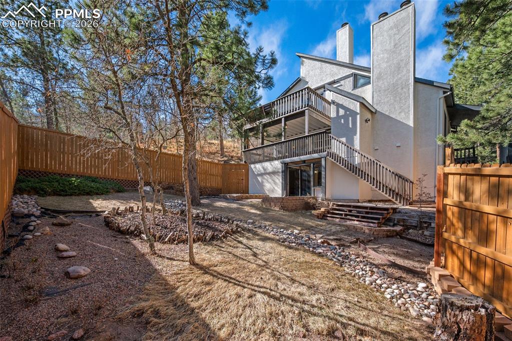 Image 30 of 40: Back of Structure