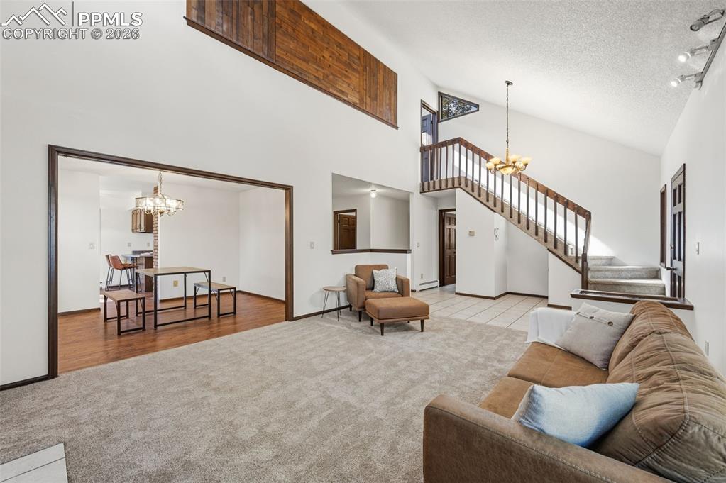 Image 5 of 40: Living Room