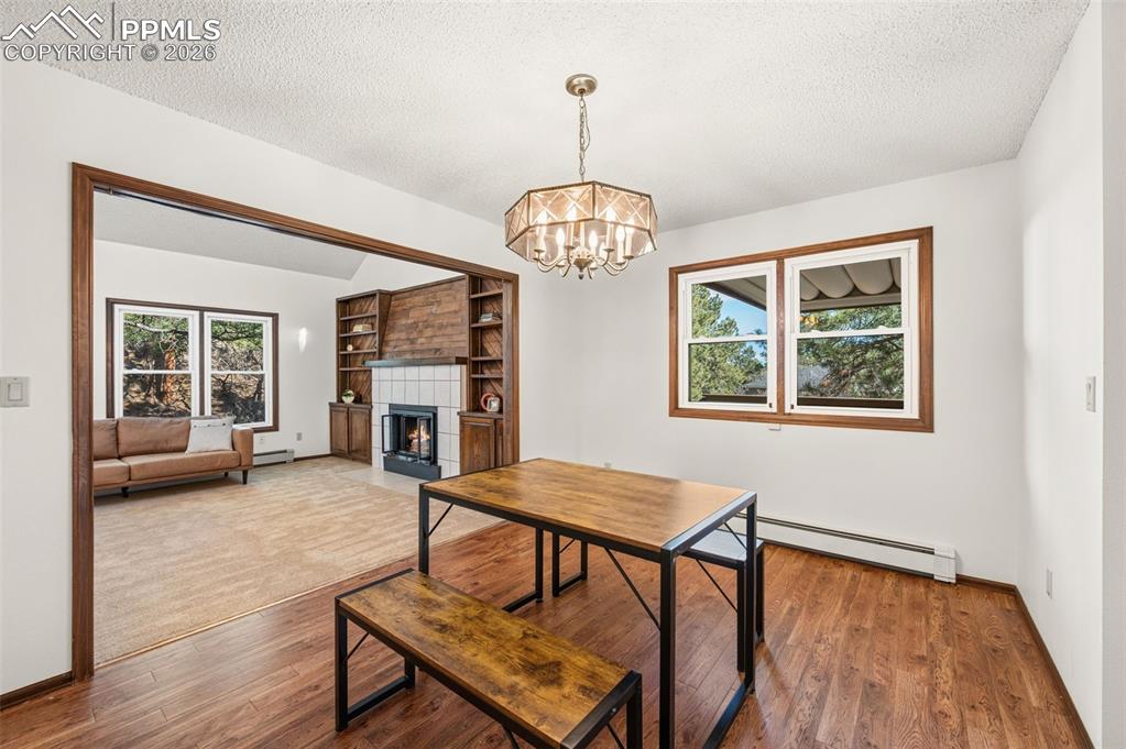 Image 7 of 40: Dining Area