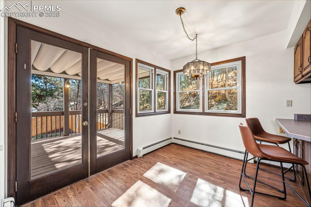 Image 8 of 40: Dining Area