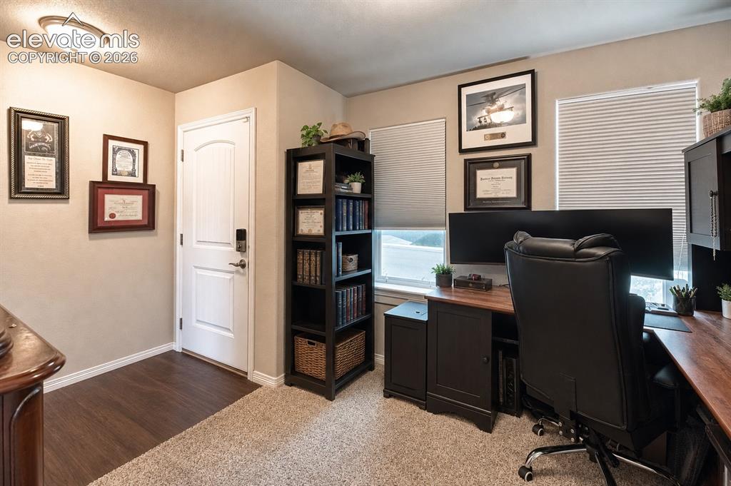 Image 2 of 18: Office