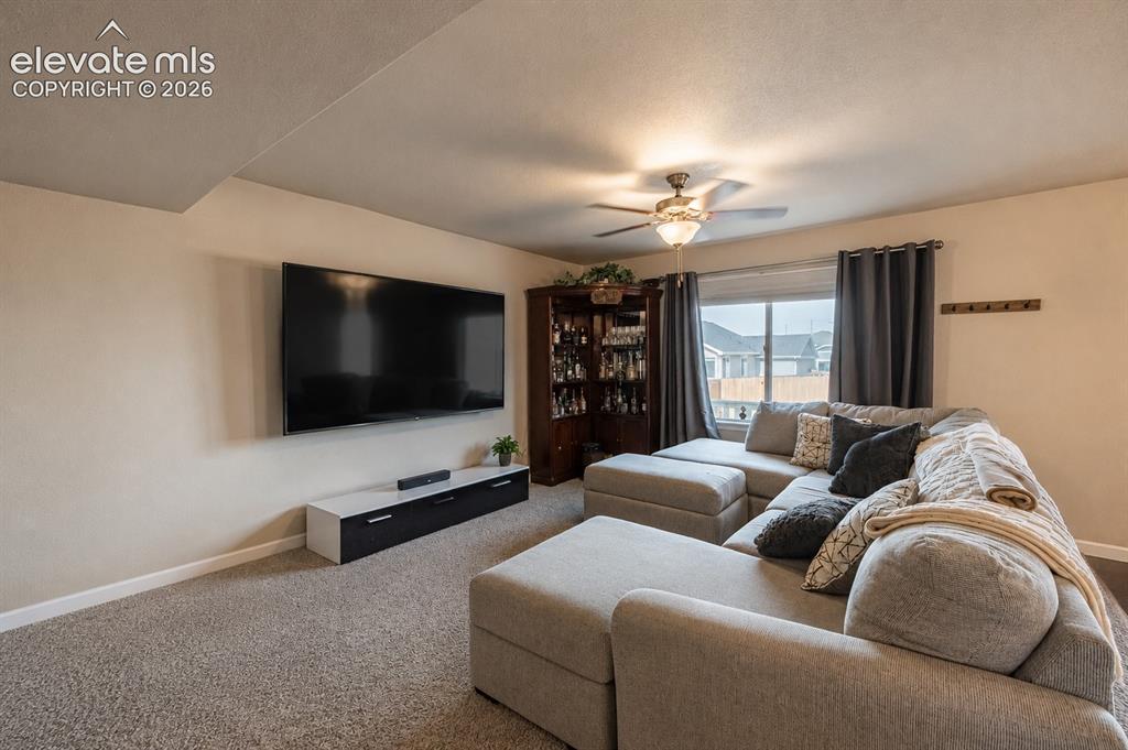 Image 4 of 18: Living Room