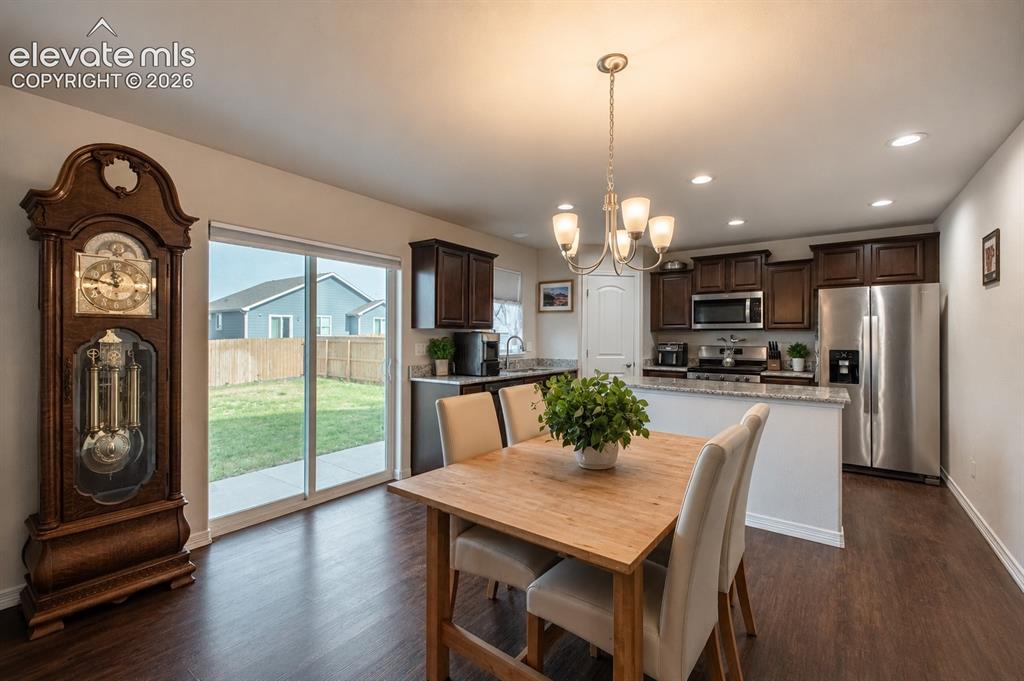 Image 6 of 18: Dining Area