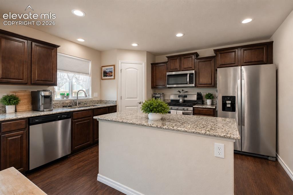 Image 7 of 18: Kitchen