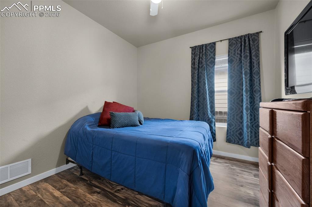 Image 20 of 31: Main level bedroom