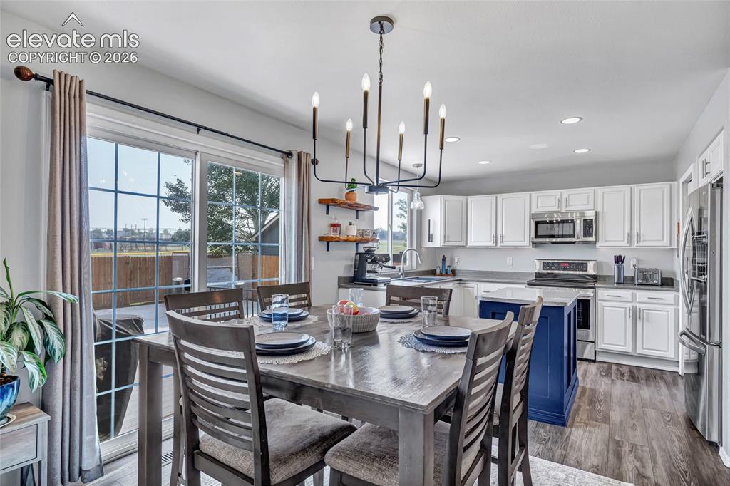Image 12 of 49: Dining Area