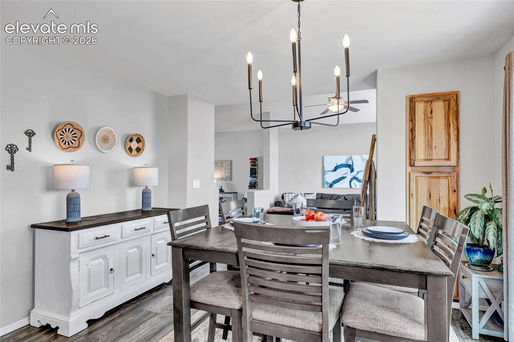 Image 13 of 49: Dining Area