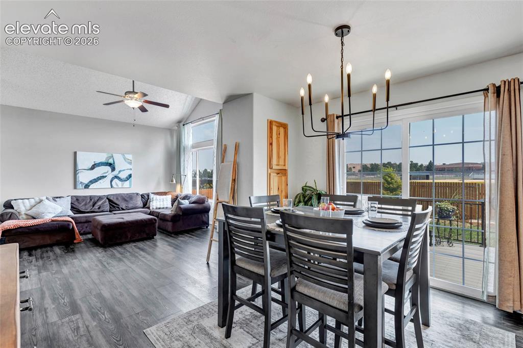 Image 18 of 49: Dining Area