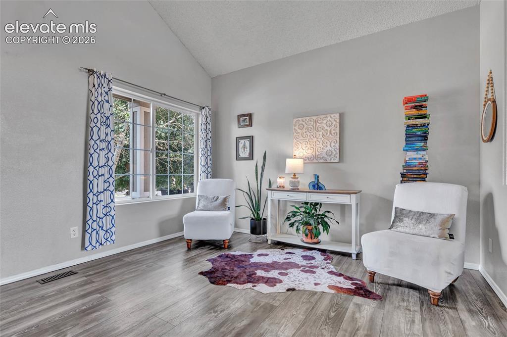 Image 9 of 49: Sitting Room