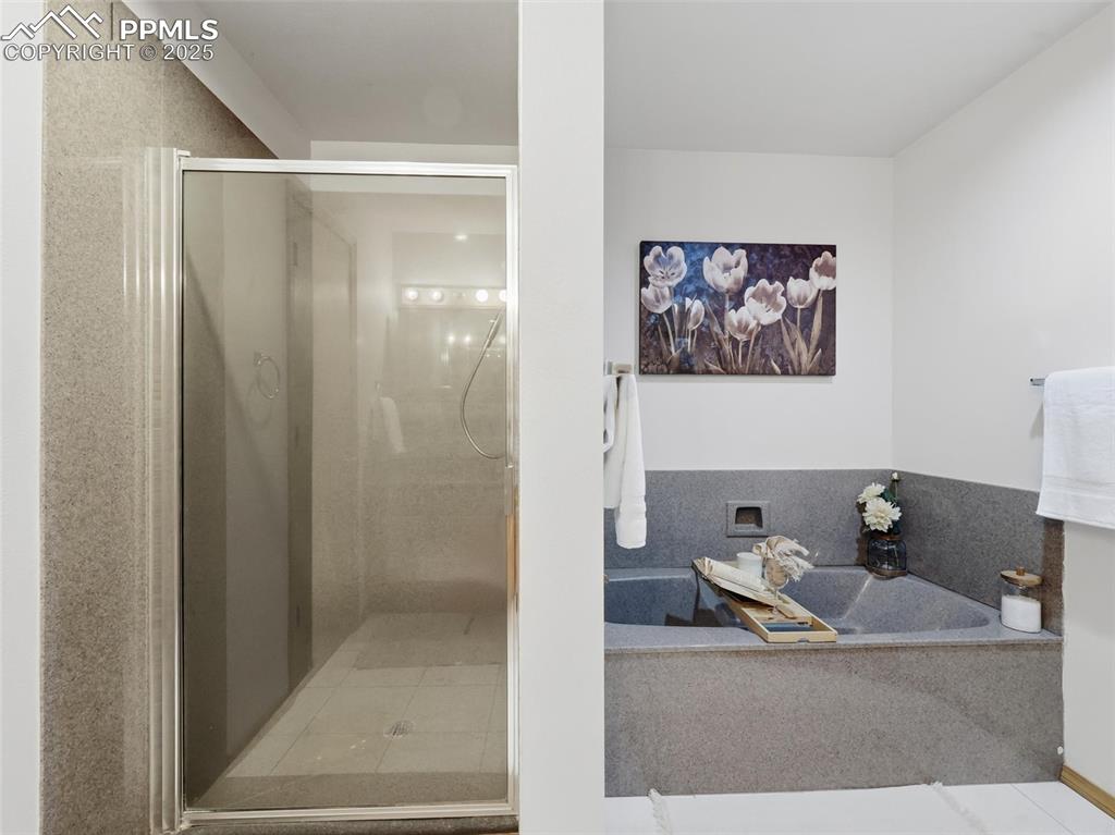 Image 13 of 31: Bathroom