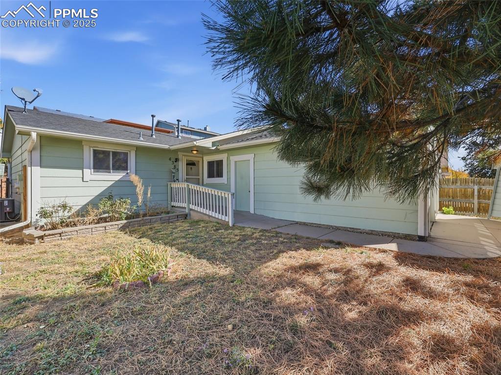 Image 18 of 31: Front of Structure