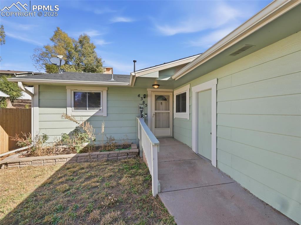 Image 19 of 31: Entry