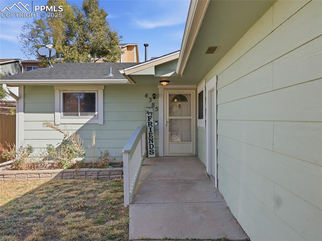 Image 20 of 31: Entry