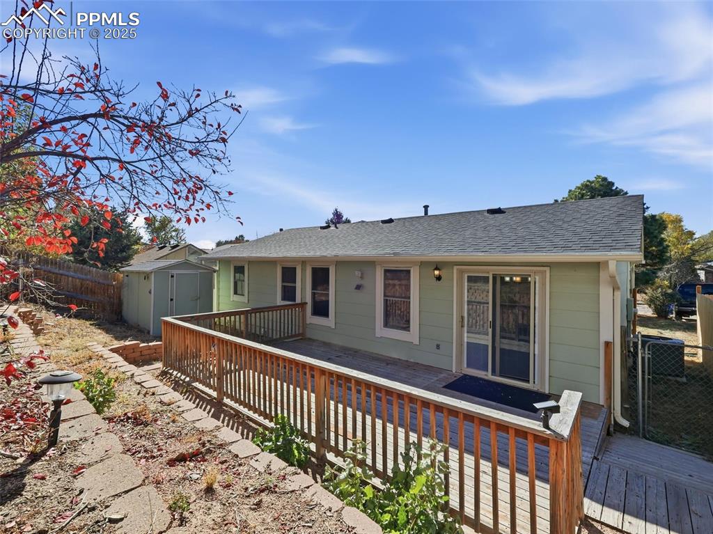 Image 23 of 31: Back of Structure