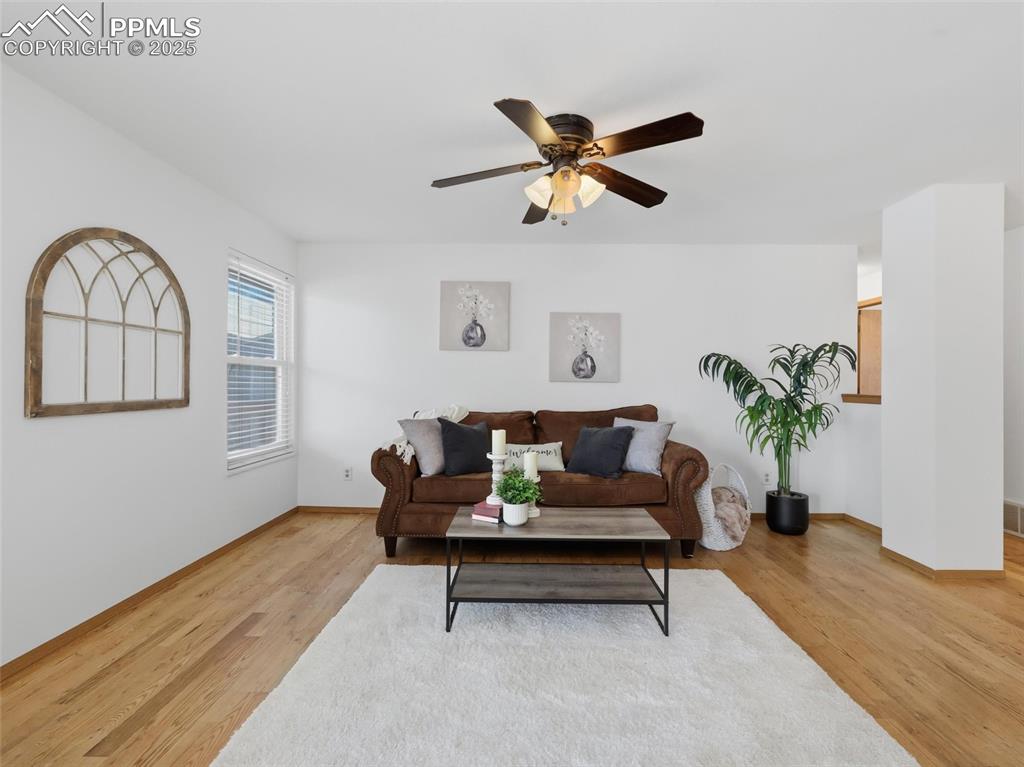 Image 3 of 31: Living Room