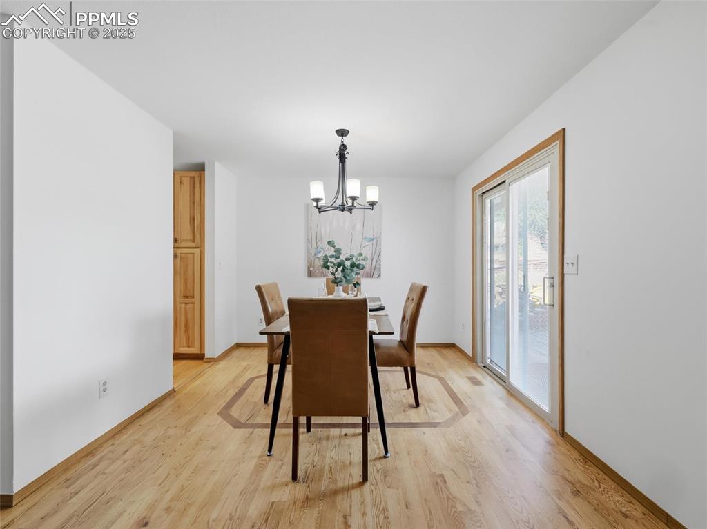 Image 4 of 31: Dining Area