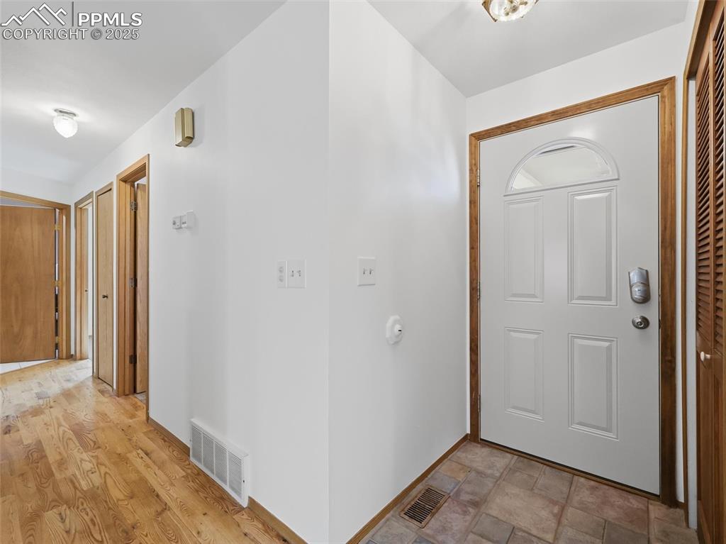 Image 9 of 31: Entry