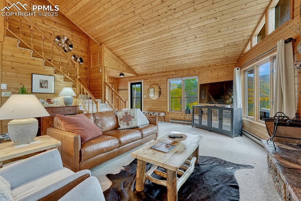 Image 10 of 50: Living Room