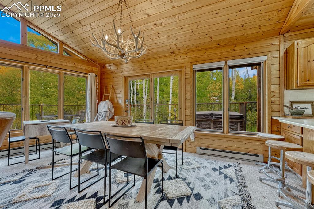 Image 14 of 50: Dining Area