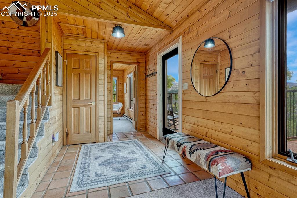 Image 16 of 50: Entry