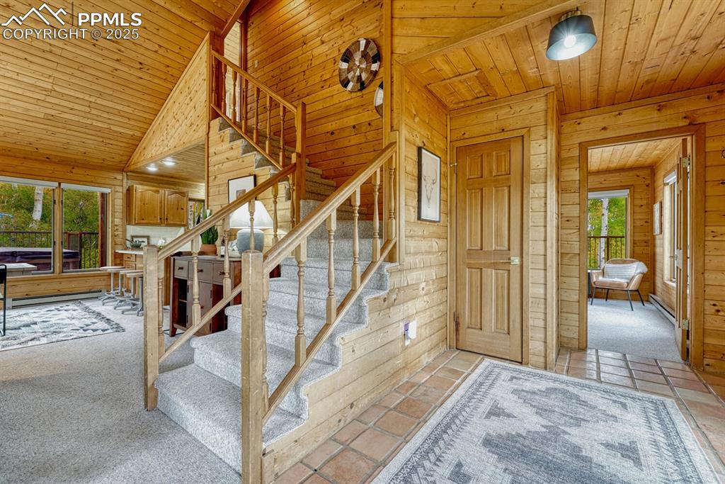 Image 17 of 50: Entry