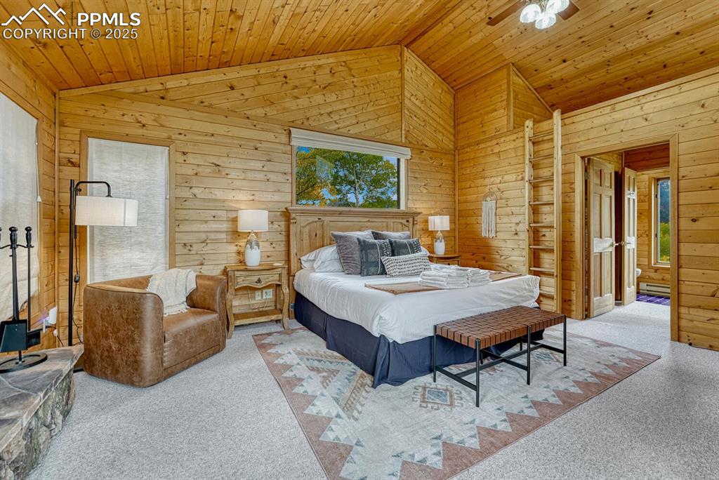 Image 22 of 50: Primary bedroom