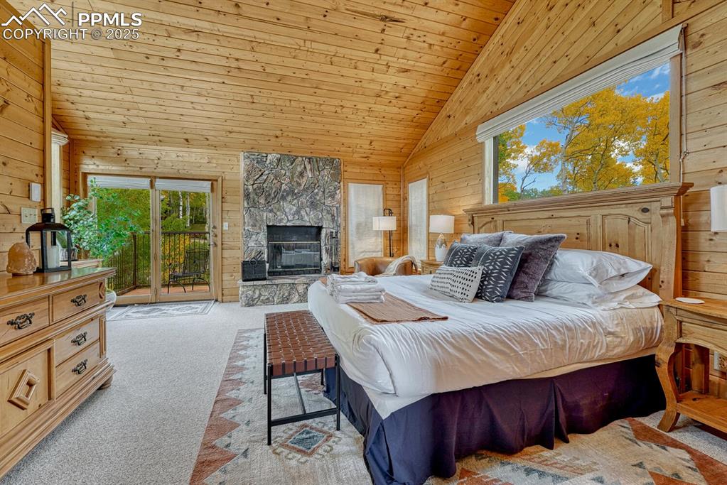 Image 23 of 50: Primary bedroom