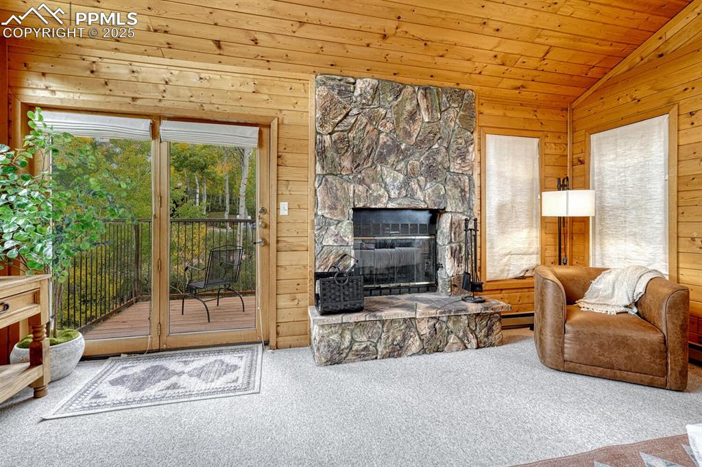 Image 25 of 50: Primary bedroom