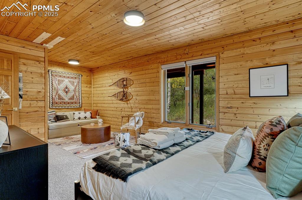 Image 36 of 50: Fourth bedroom