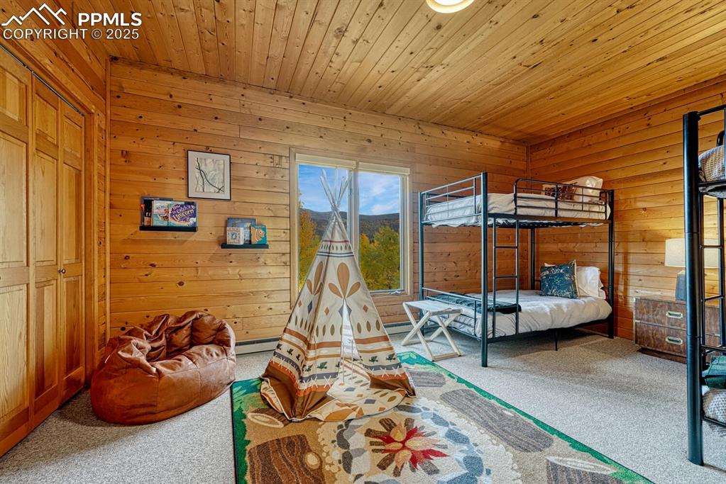 Image 38 of 50: Fifth bedroom