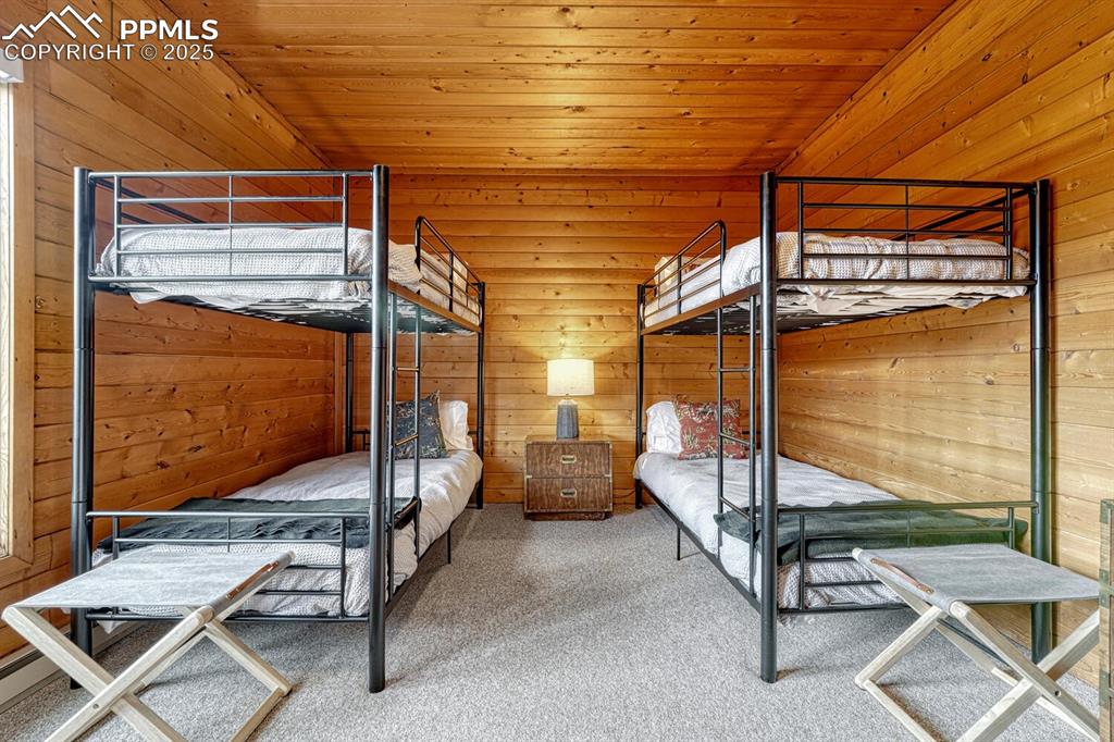 Image 39 of 50: Fifth bedroom