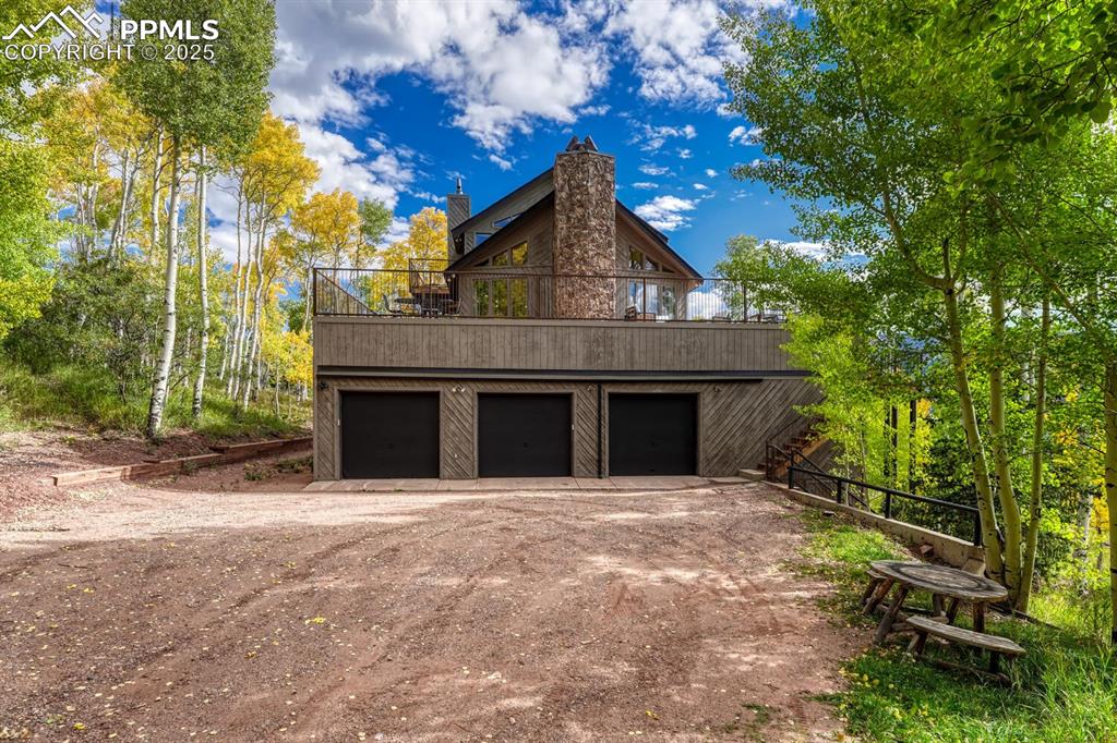 Image 41 of 50: 3 car garage