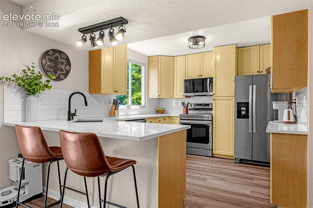 Image 10 of 41: Kitchen