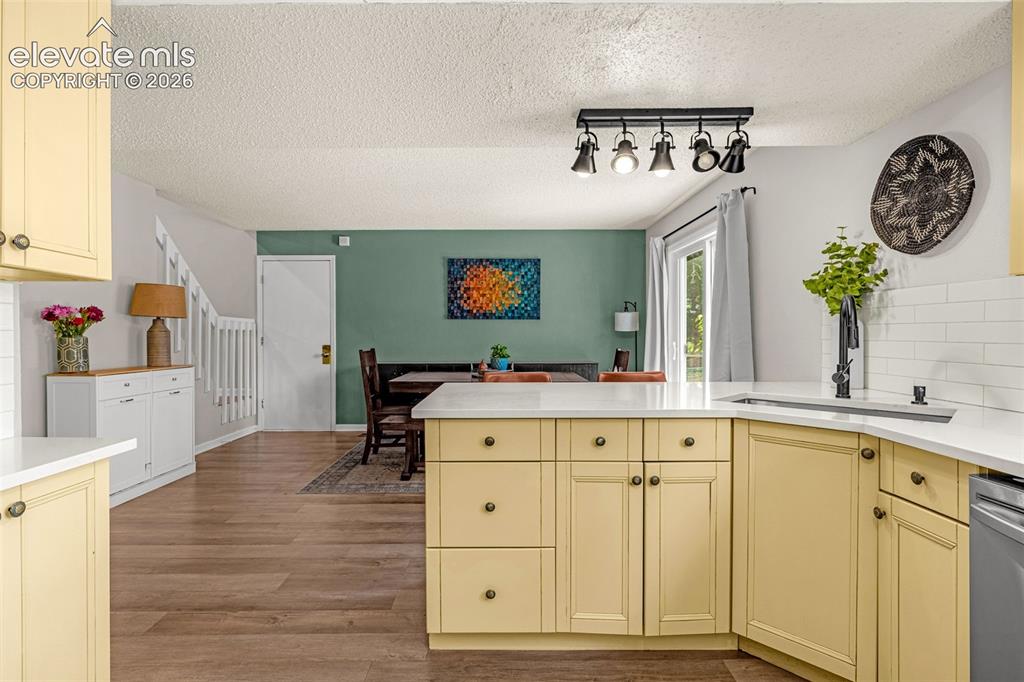 Image 13 of 41: Kitchen
