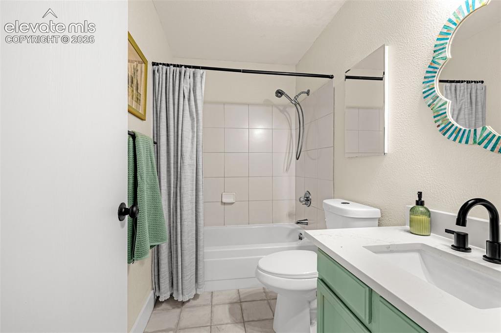 Image 16 of 41: Bathroom