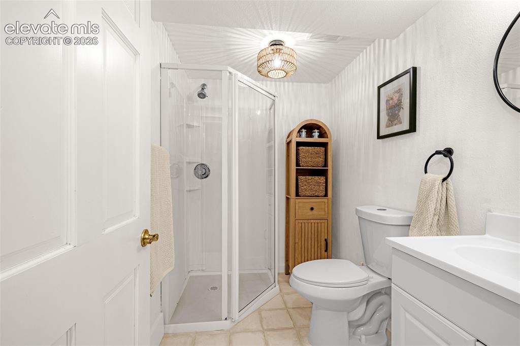 Image 26 of 41: Bathroom