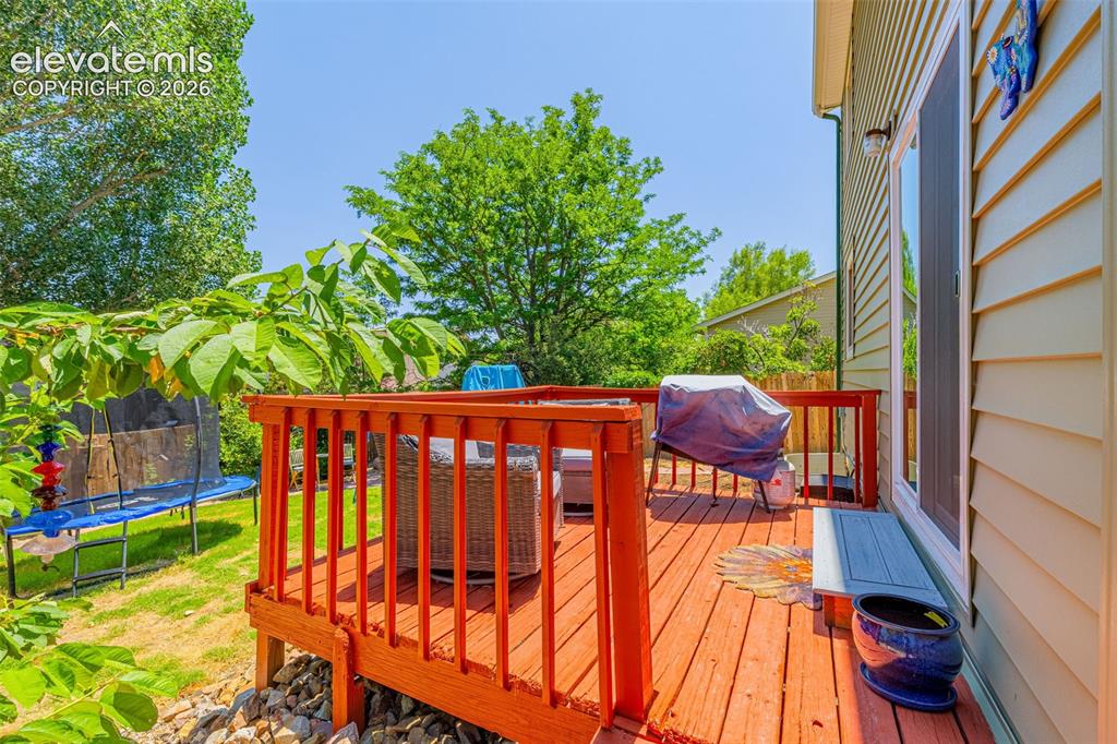 Image 33 of 41: Deck