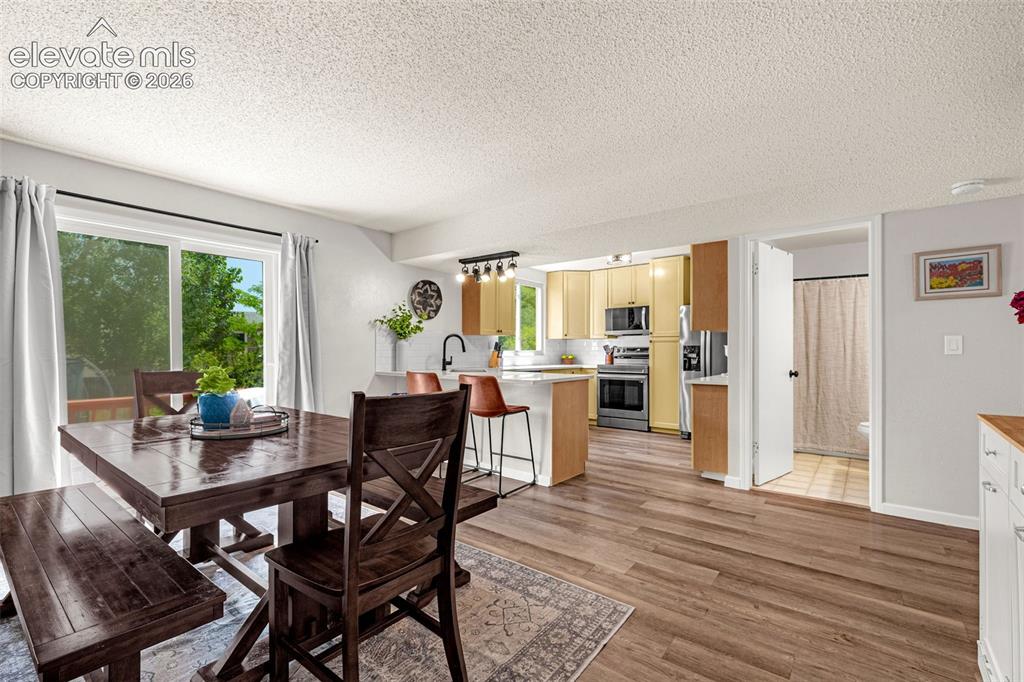 Image 9 of 41: Dining Area