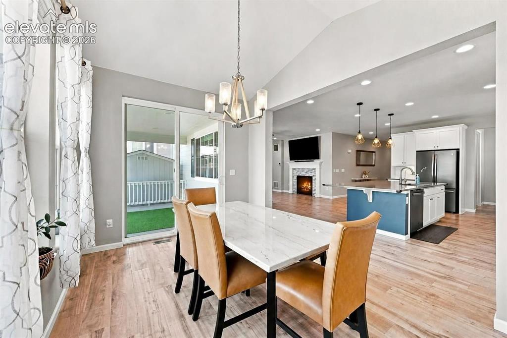 Image 10 of 49: Dining Area