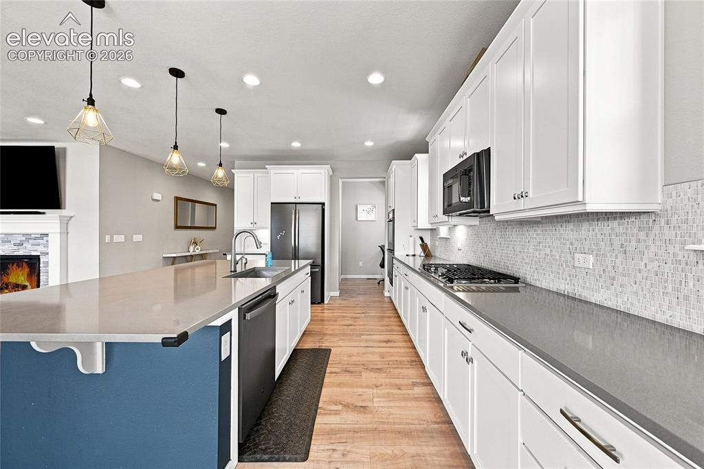 Image 12 of 49: Kitchen