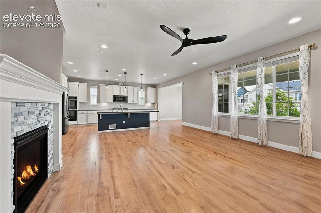 Image 13 of 49: Living Room