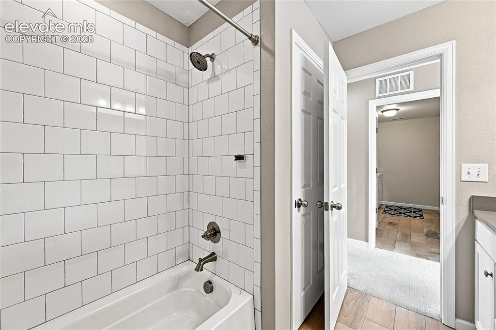 Image 37 of 49: Bathroom