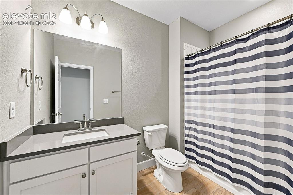 Image 40 of 49: Bathroom