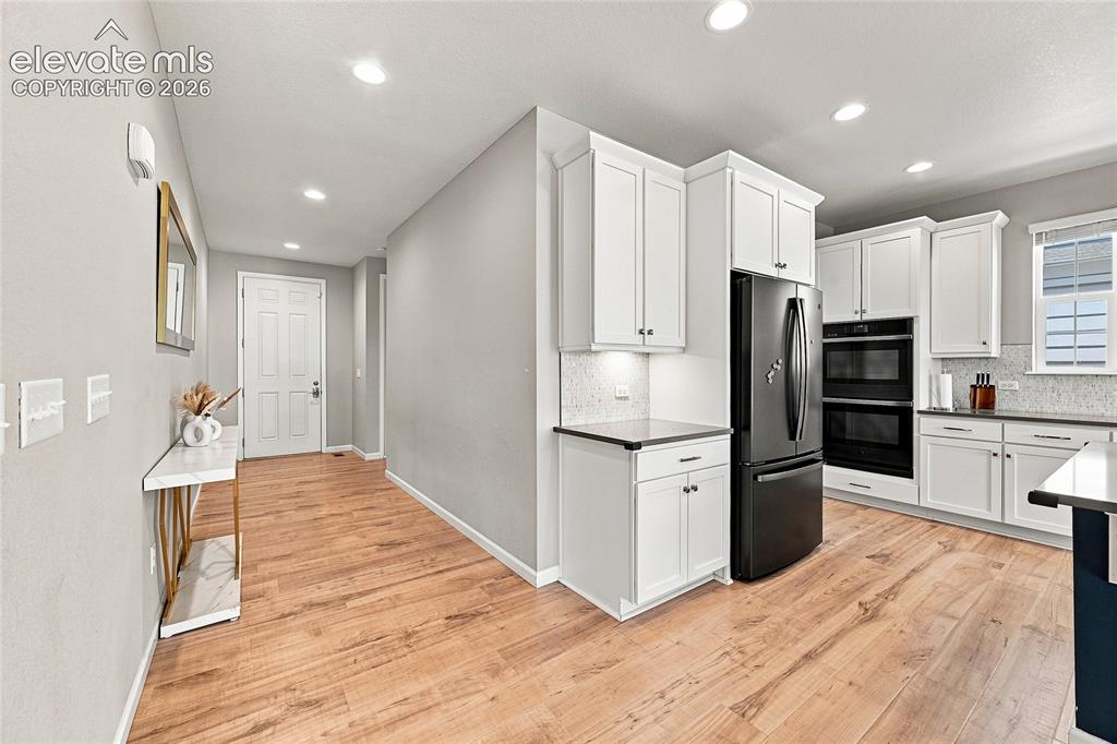 Image 6 of 49: Kitchen