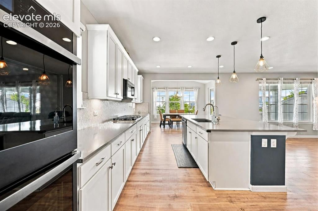Image 7 of 49: Kitchen