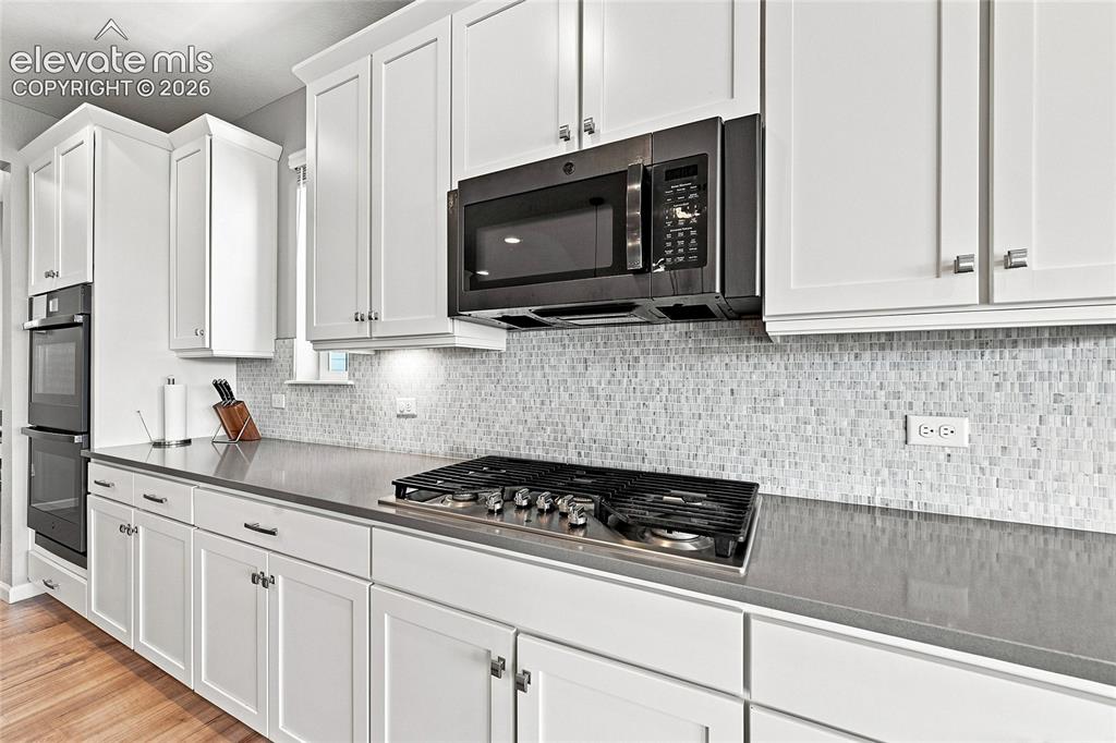 Image 8 of 49: Kitchen