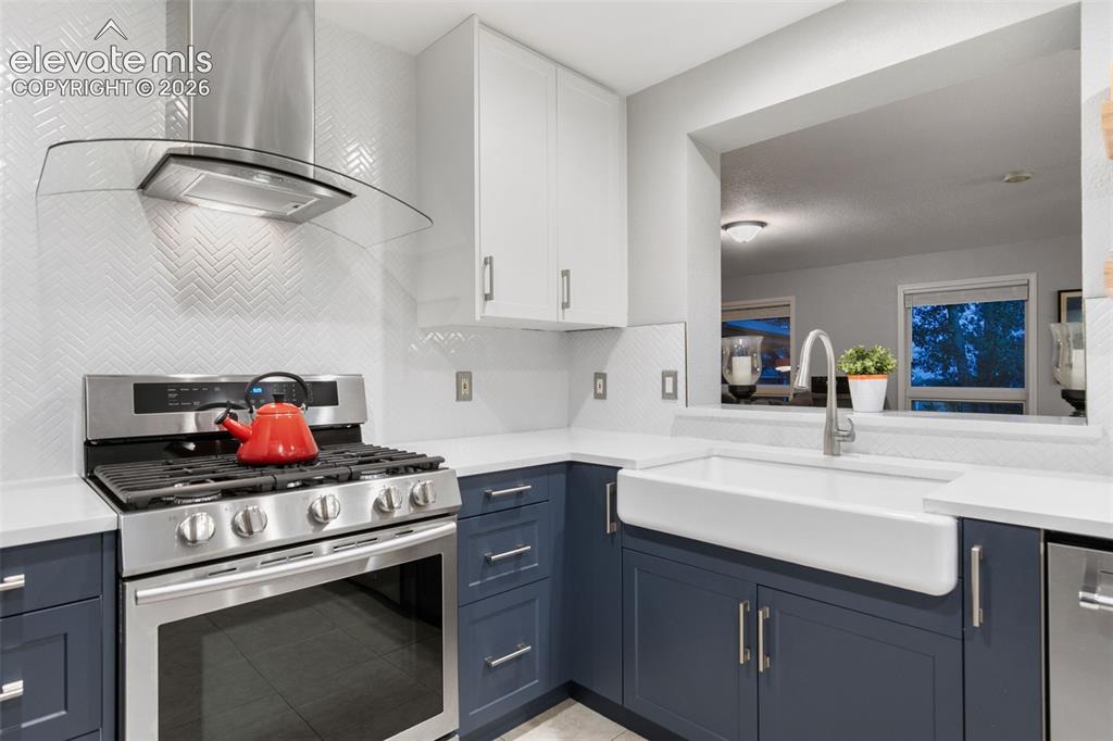 Image 11 of 48: Built in microwave, gas stove