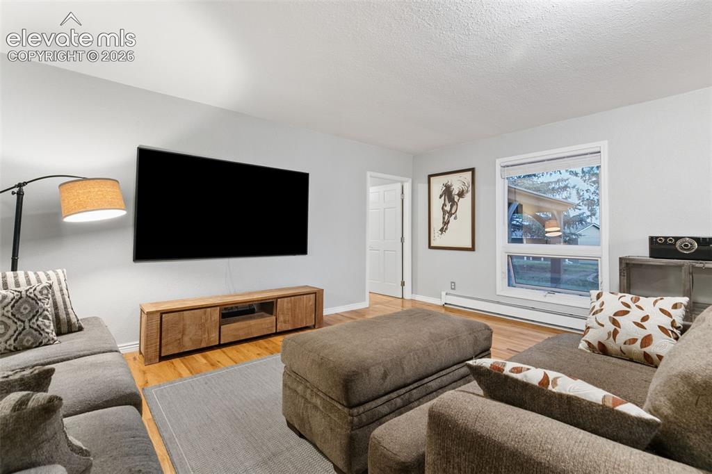 Image 15 of 48: Dining Area